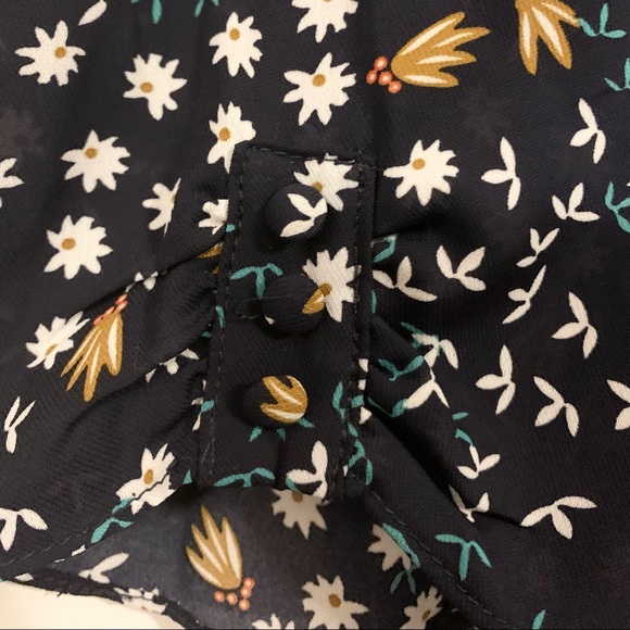 NWT Long Sleeved Floral Sheer Stitch Fix Top PLUS - Picture 3 of 6